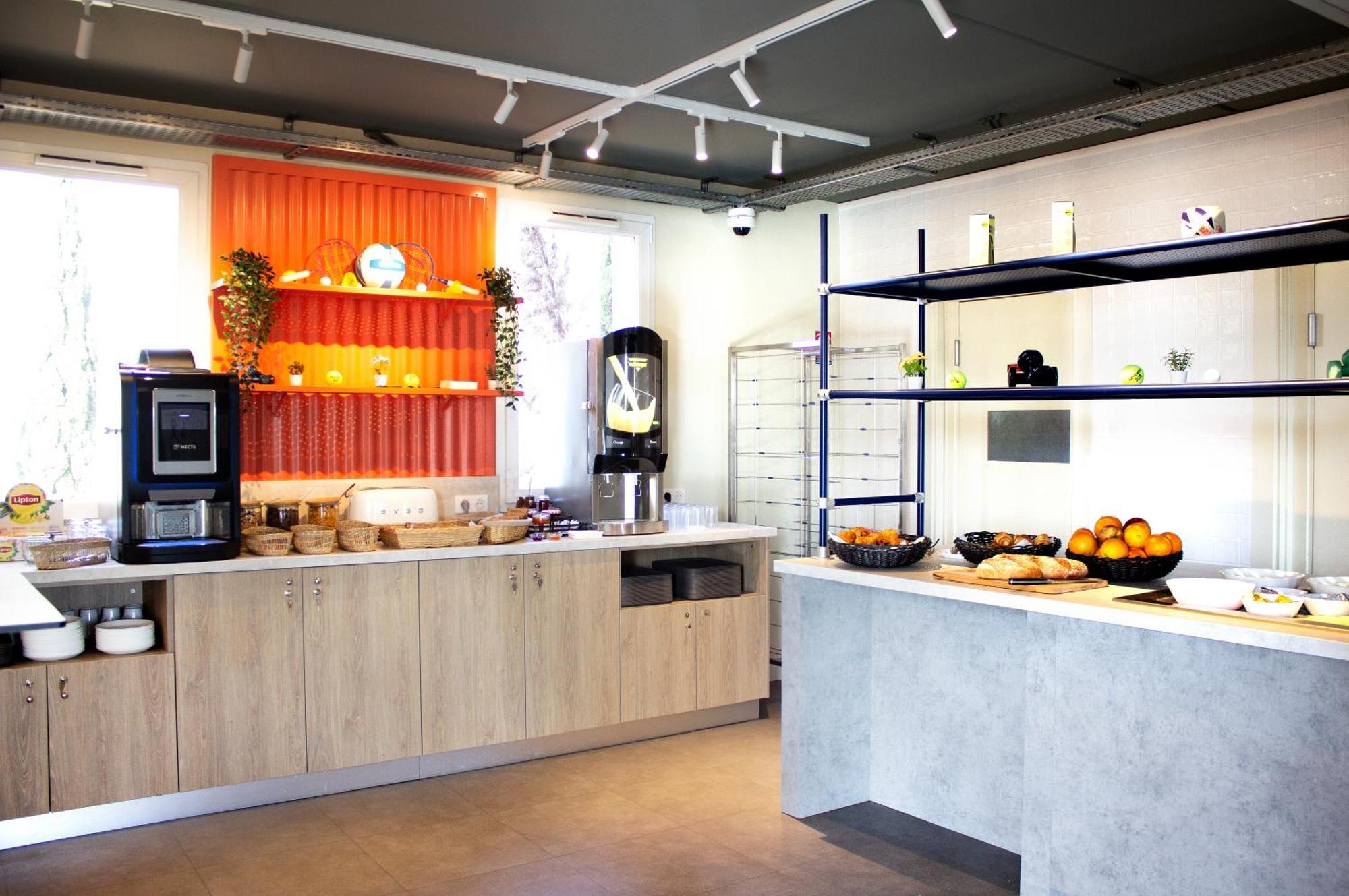 Ibis Budget Lunel Porte De Camargue Aimargues Exterior foto
