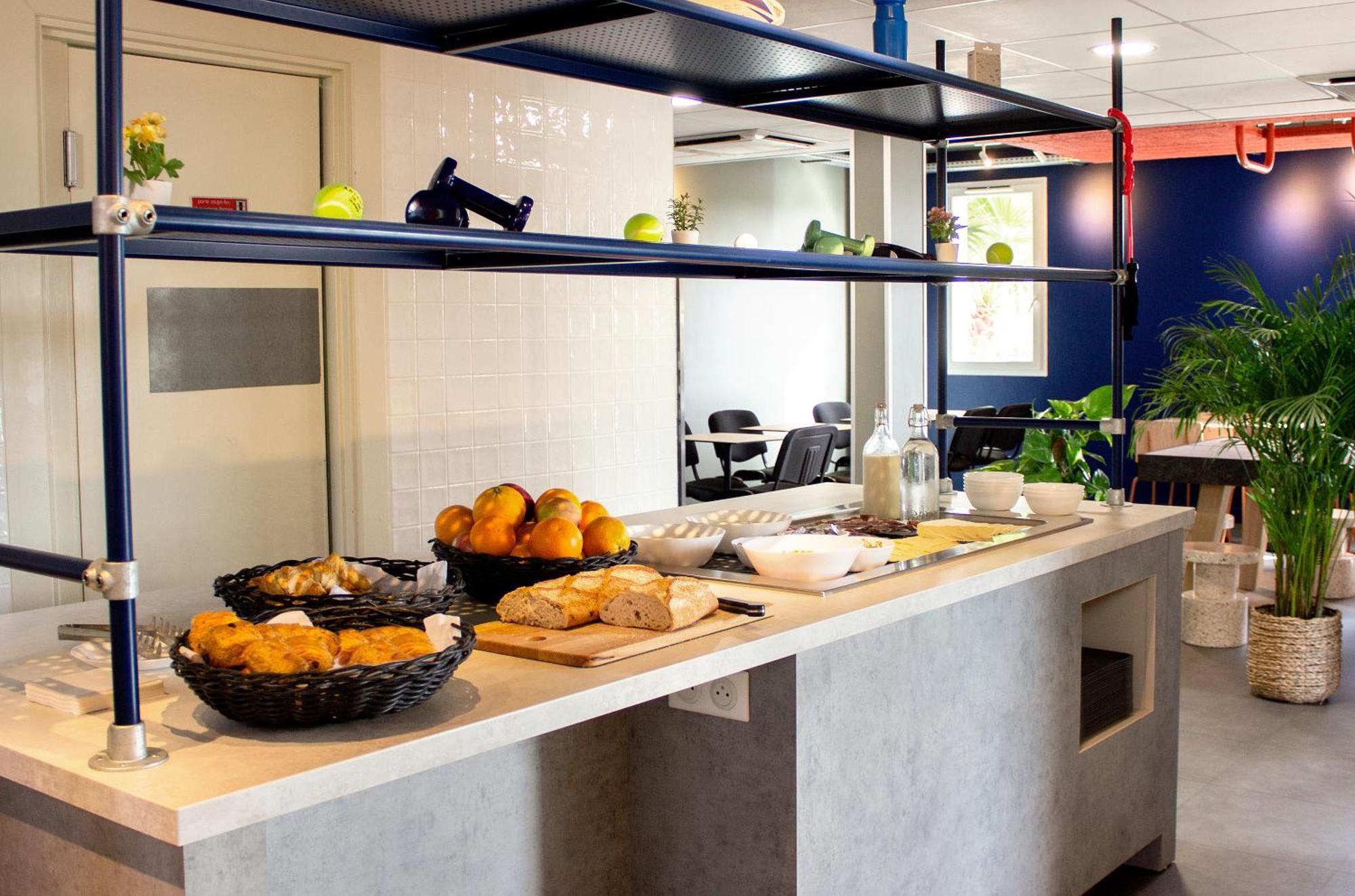 Ibis Budget Lunel Porte De Camargue Aimargues Exterior foto