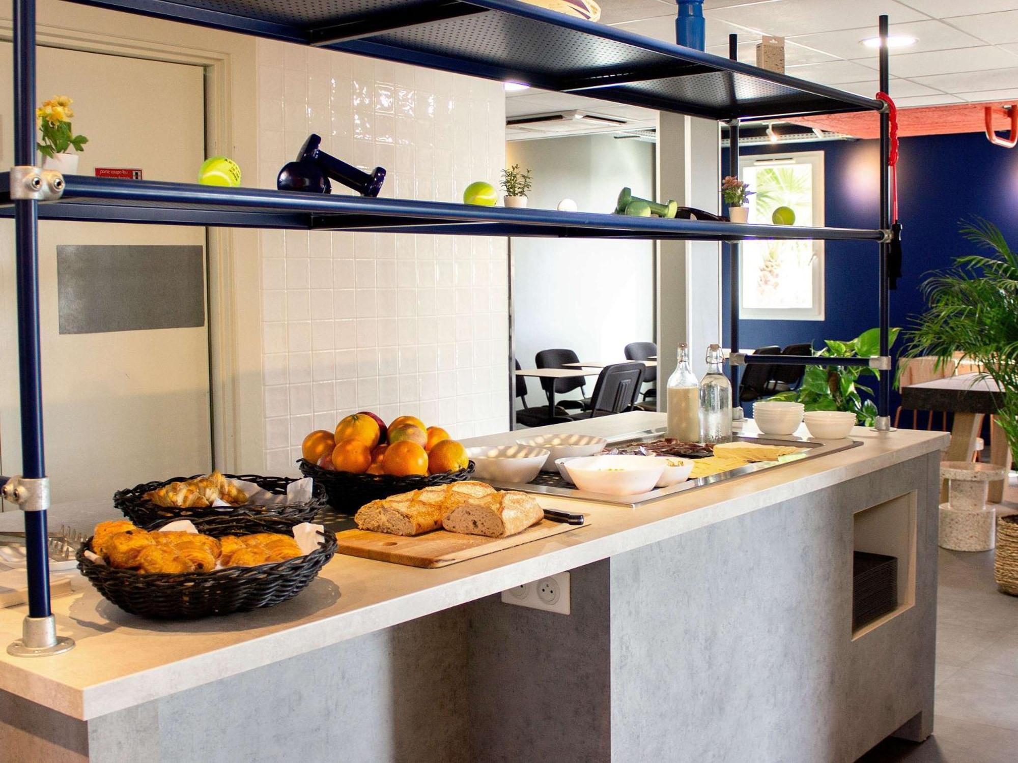 Ibis Budget Lunel Porte De Camargue Aimargues Exterior foto