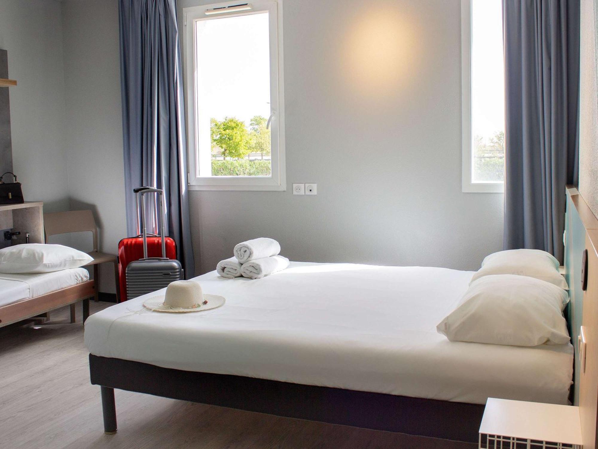 Ibis Budget Lunel Porte De Camargue Aimargues Exterior foto