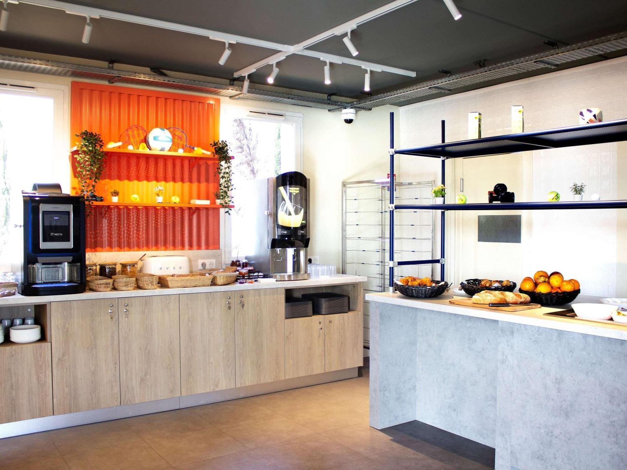 Ibis Budget Lunel Porte De Camargue Aimargues Exterior foto