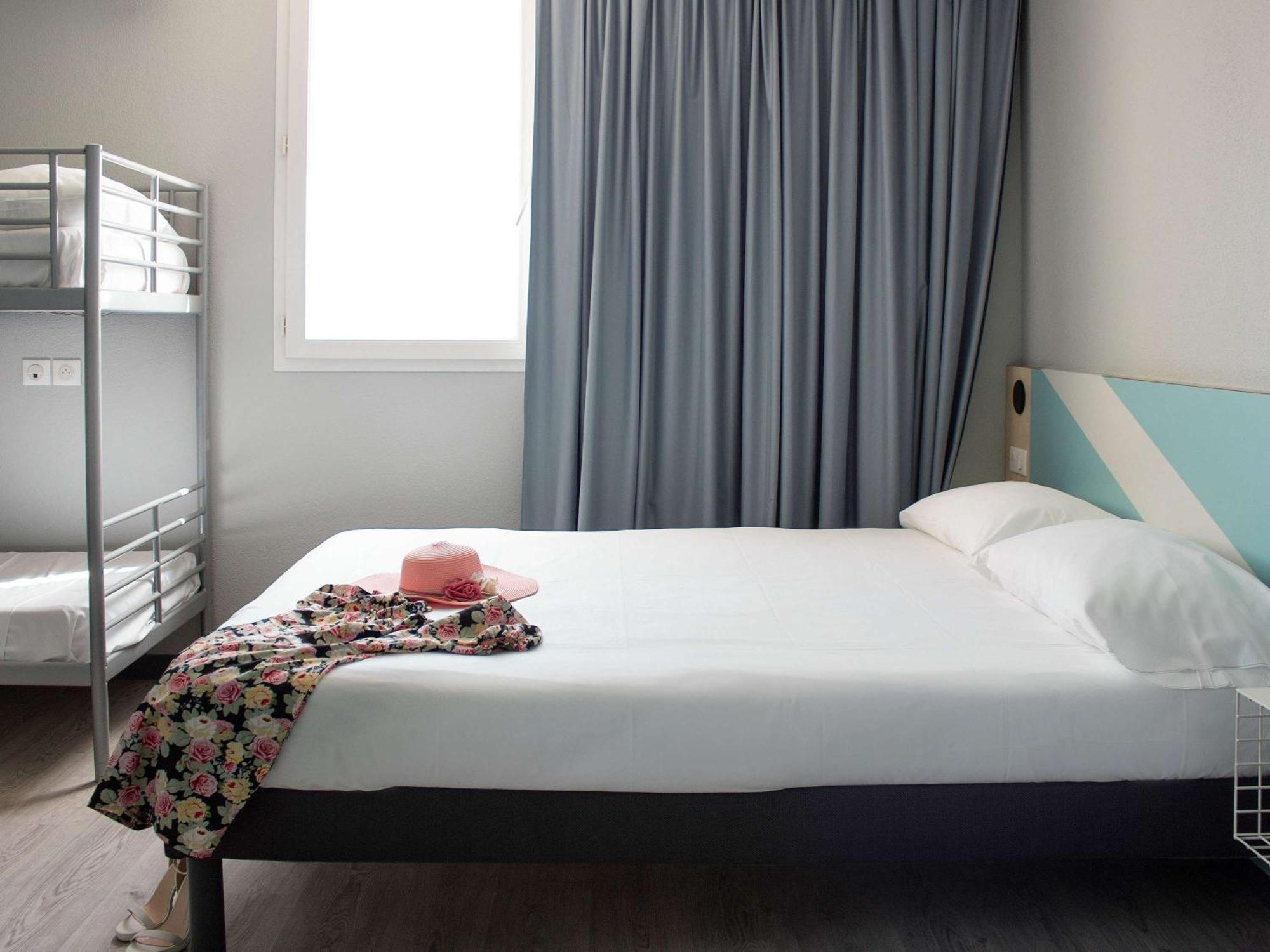 Ibis Budget Lunel Porte De Camargue Aimargues Exterior foto