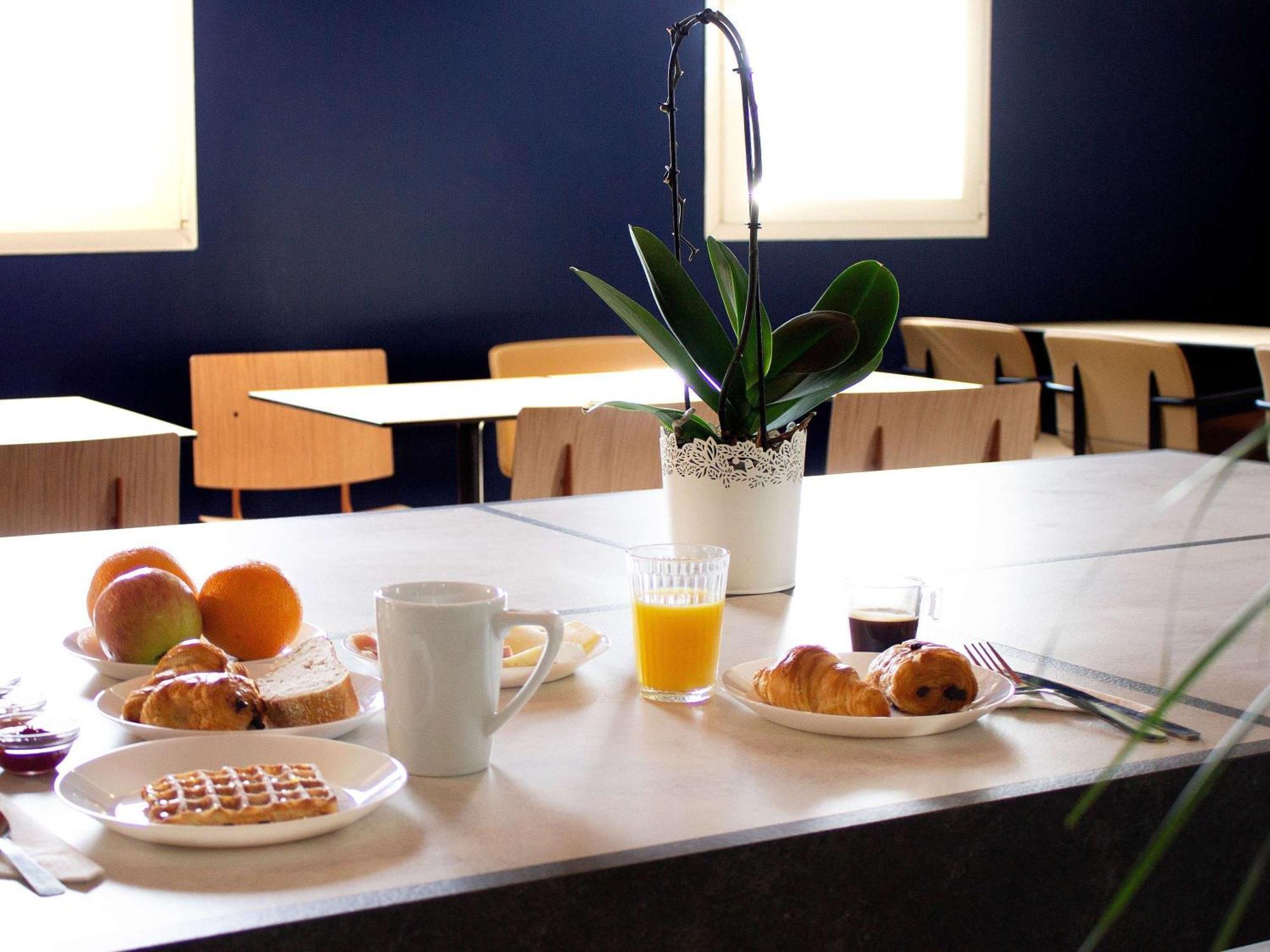Ibis Budget Lunel Porte De Camargue Aimargues Exterior foto